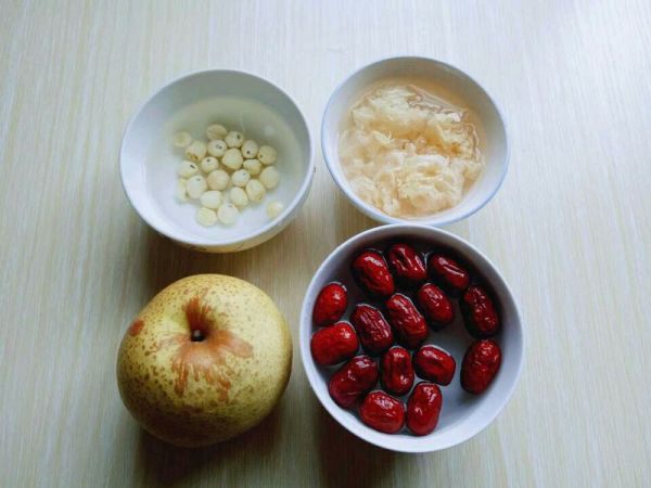 冰糖红枣银耳雪梨汤