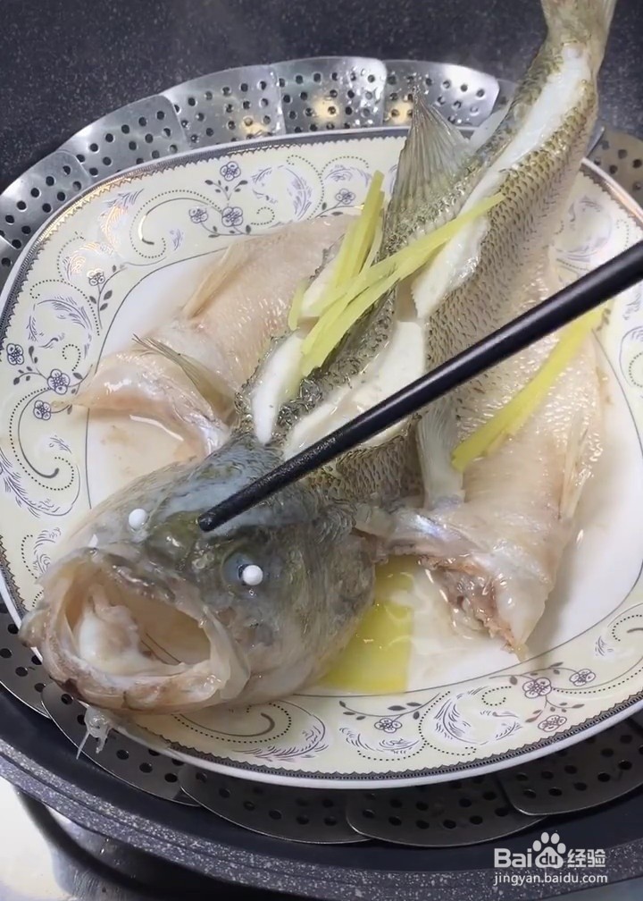 怎么做鲜美的清蒸鲈鱼?