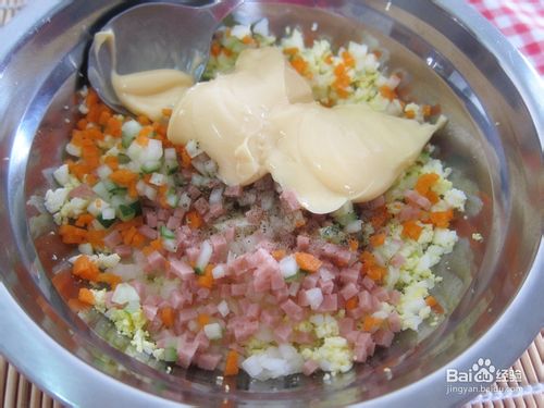 鸡蛋沙拉三明治