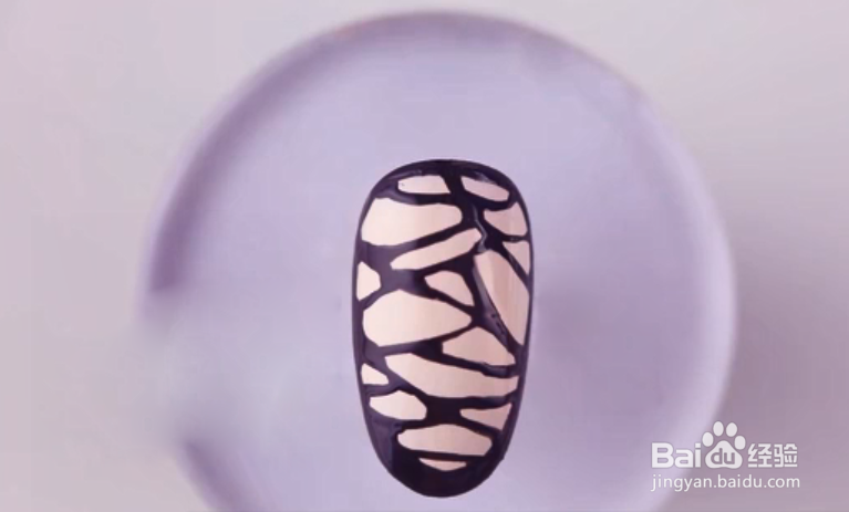 怎样做破洞丝袜指甲?