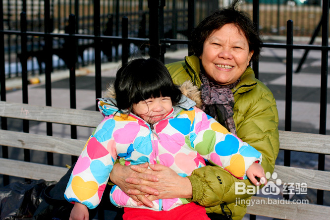 美国社区儿童乐园钻猪笼(组图)