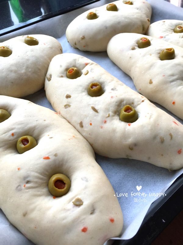 橄榄全麦素面包