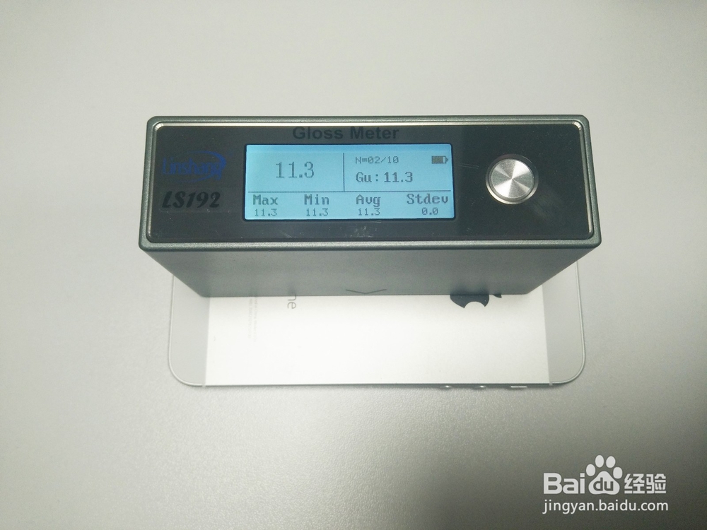 用光泽度仪测量iphone SE光泽