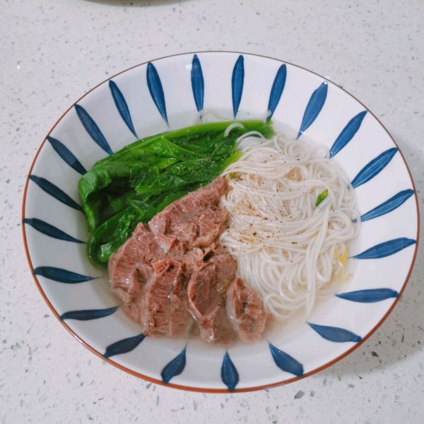 清汤牛肉面清淡爽口营养均衡