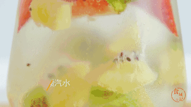 4款又能养颜又健康的水果汽水在这里