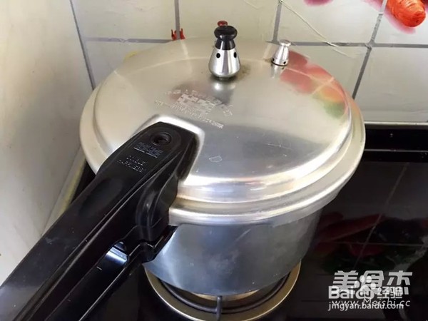 小米辣酱蒸排骨