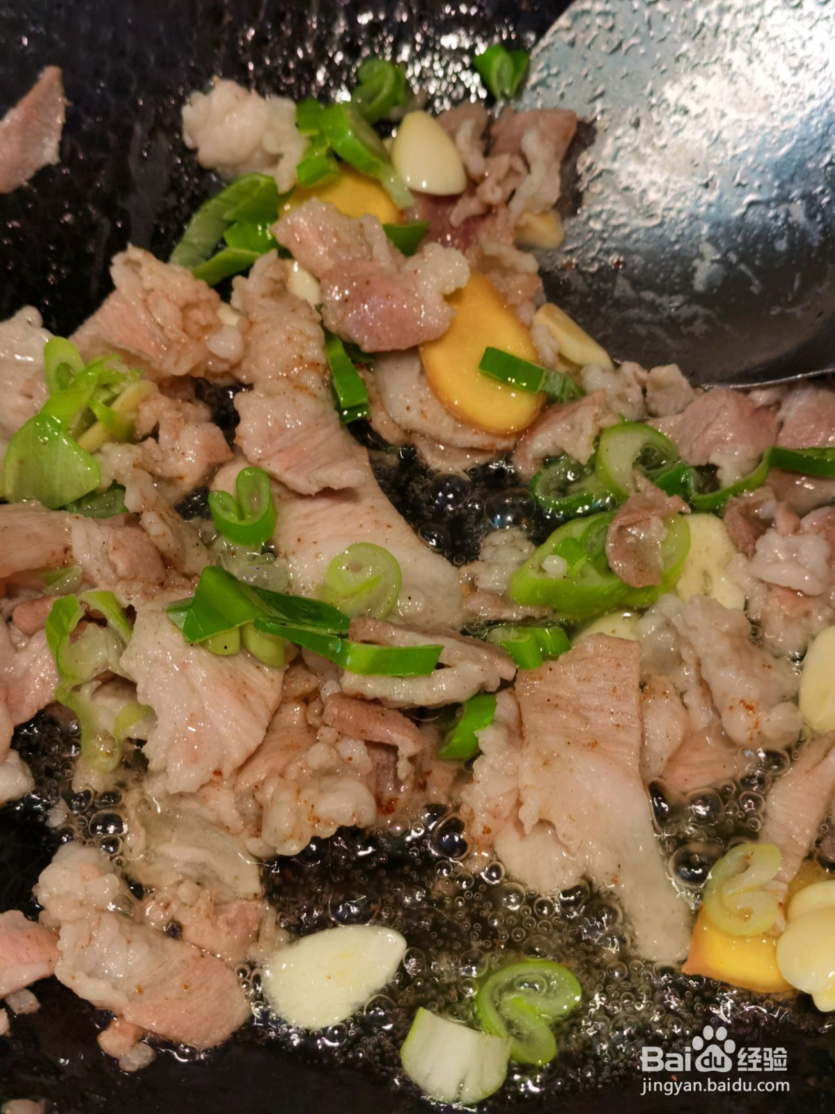 五花肉炖豆角土豆的做法