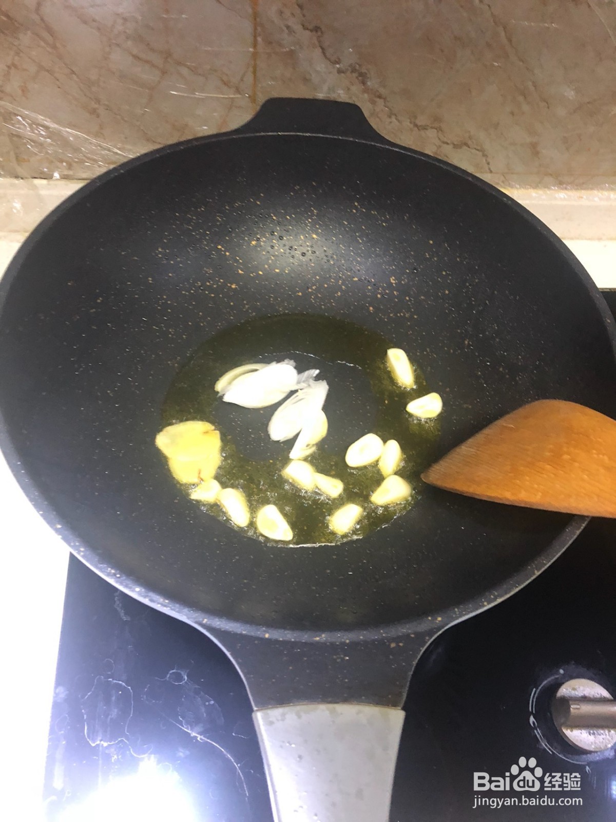 洋葱炒大肠的做法