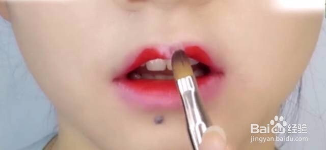 自贡玲丽彩妆教大家如何用一支口红化出八种唇妆