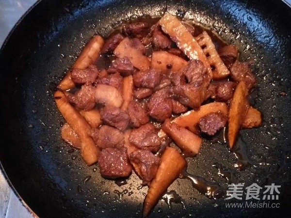 竹笋焖猪肉的做法