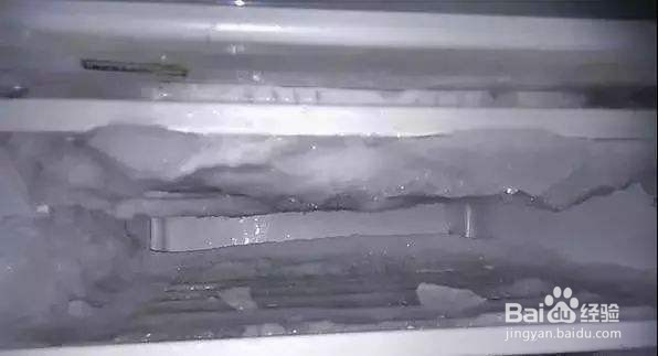 如何清理冰箱的厚冰