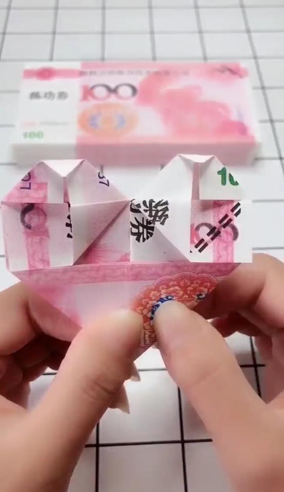 手工折纸爱心怎么做？