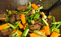 蒜薹炒牛肉片
