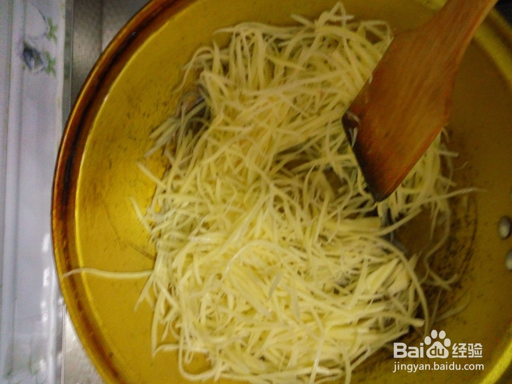 家常青椒炒土豆丝