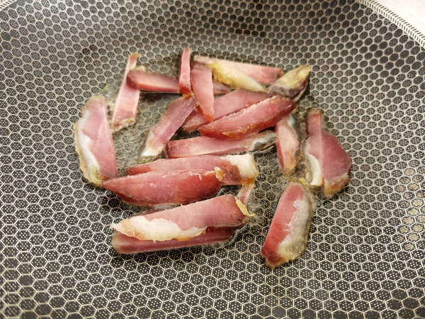 咸肉菌菇炖豆腐