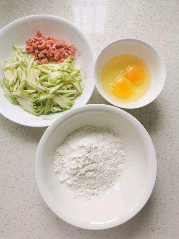 西葫芦火腿蛋饼