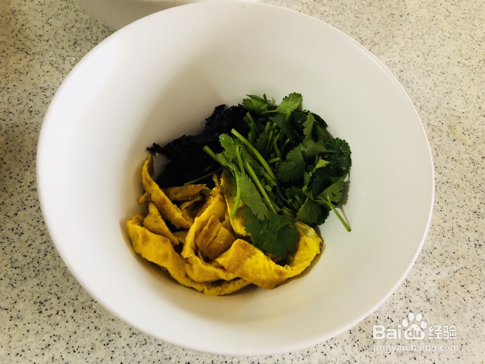 一个人做荠菜猪肉馄炖