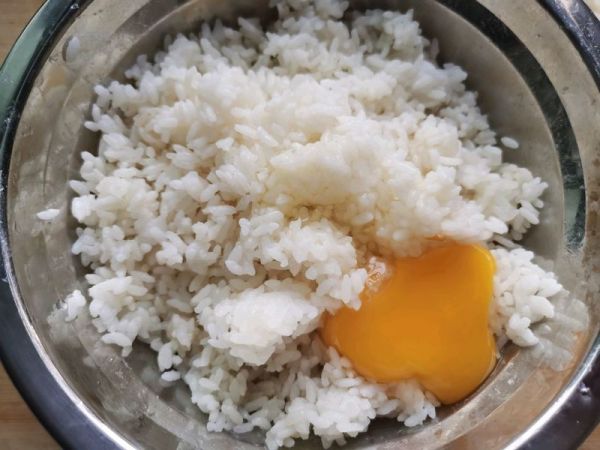 杂蔬虾仁火腿蛋炒饭