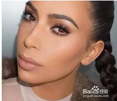 睫毛膏不晕染的小技巧