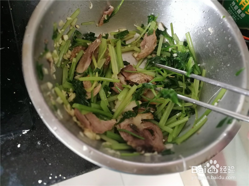 猪腿肉拌芹菜段