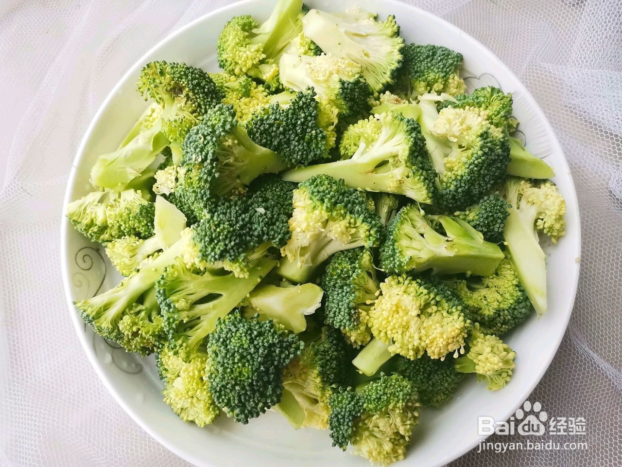 西兰花木耳炒火腿的做法
