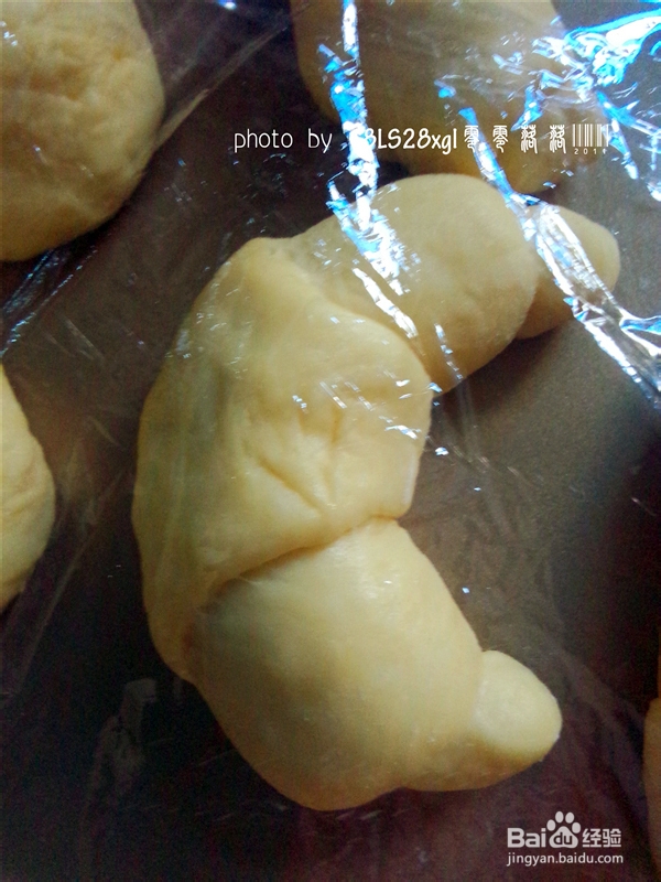 果味面包:橙皮牛角包