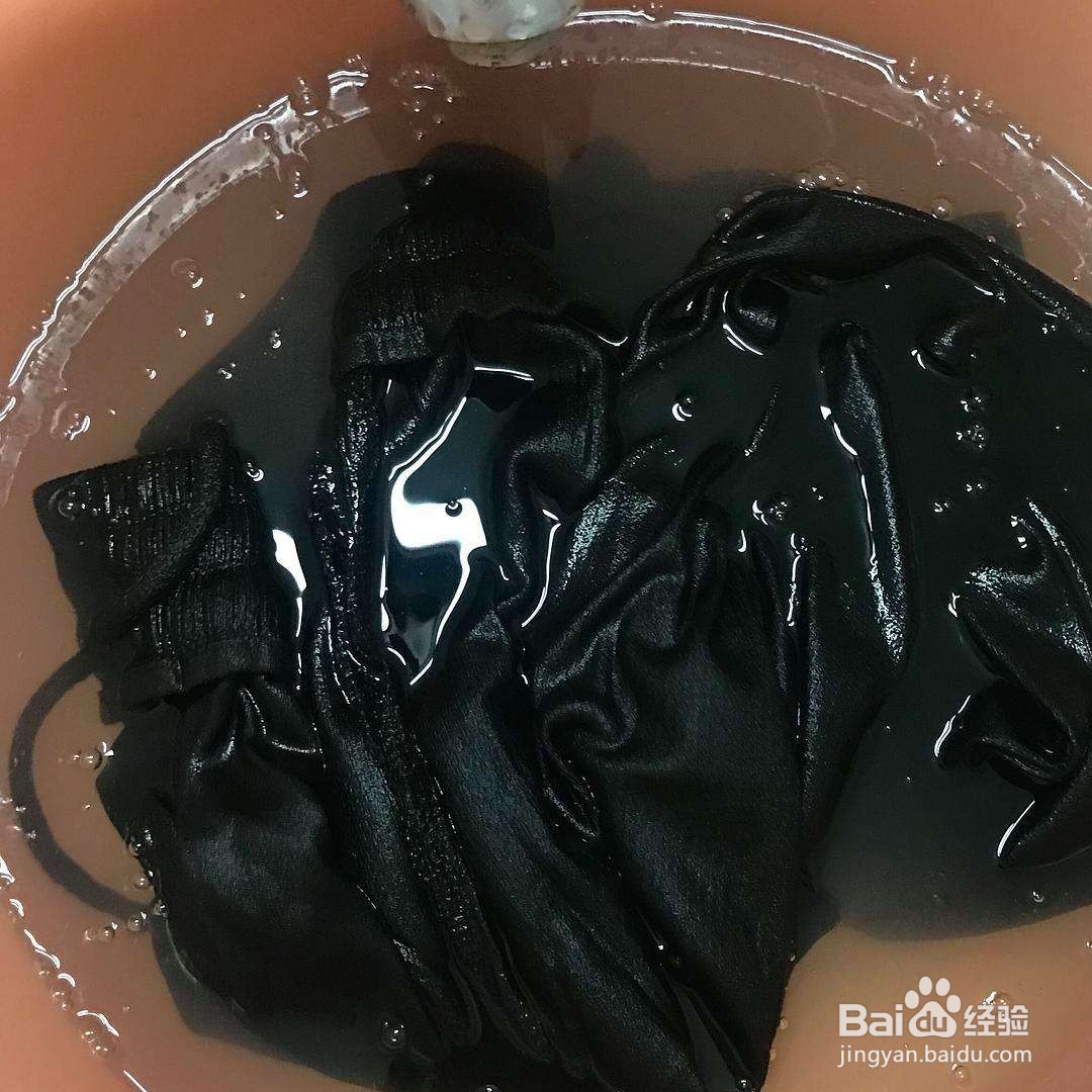 酒精喷裤子上变色怎么恢复