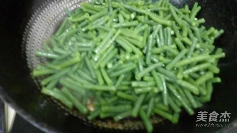 豇豆炒肉的做法