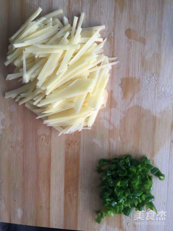 土豆摊蛋饼的做法