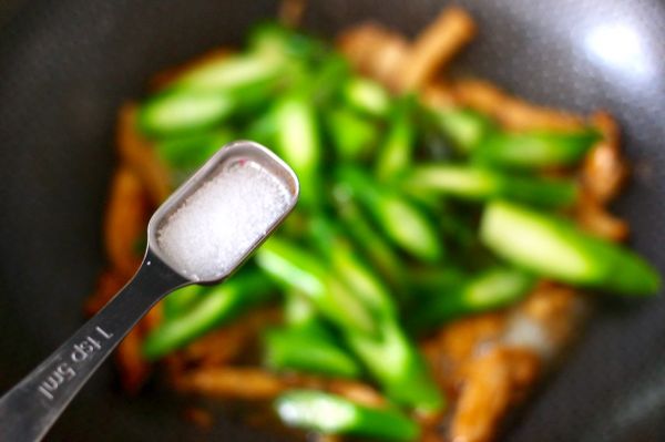 芦笋鸡肉条小炒