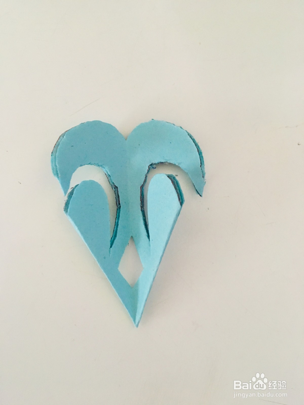 怎样剪出五瓣心形窗花?