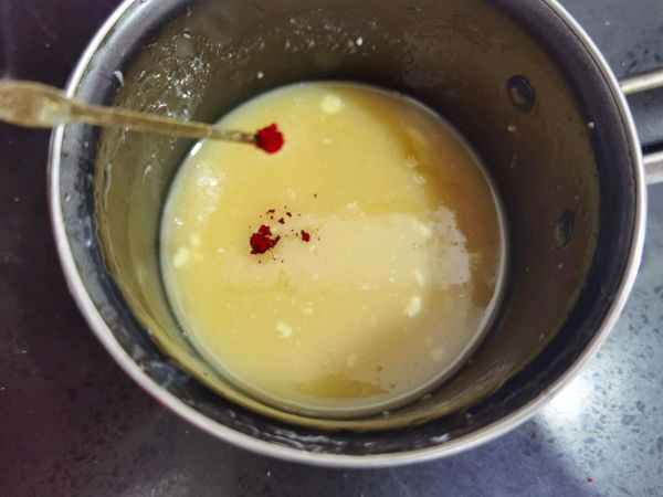 爱心白巧克力夹心慕斯蛋糕