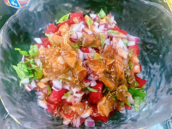 番茄鲭鱼甜菜头蓝纹奶酪沙拉