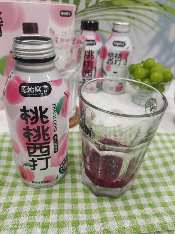 青提桃桃养乐多