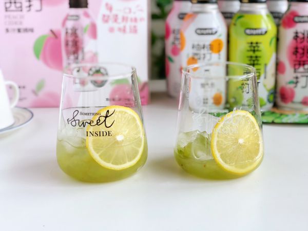 青提蜜桃气泡水