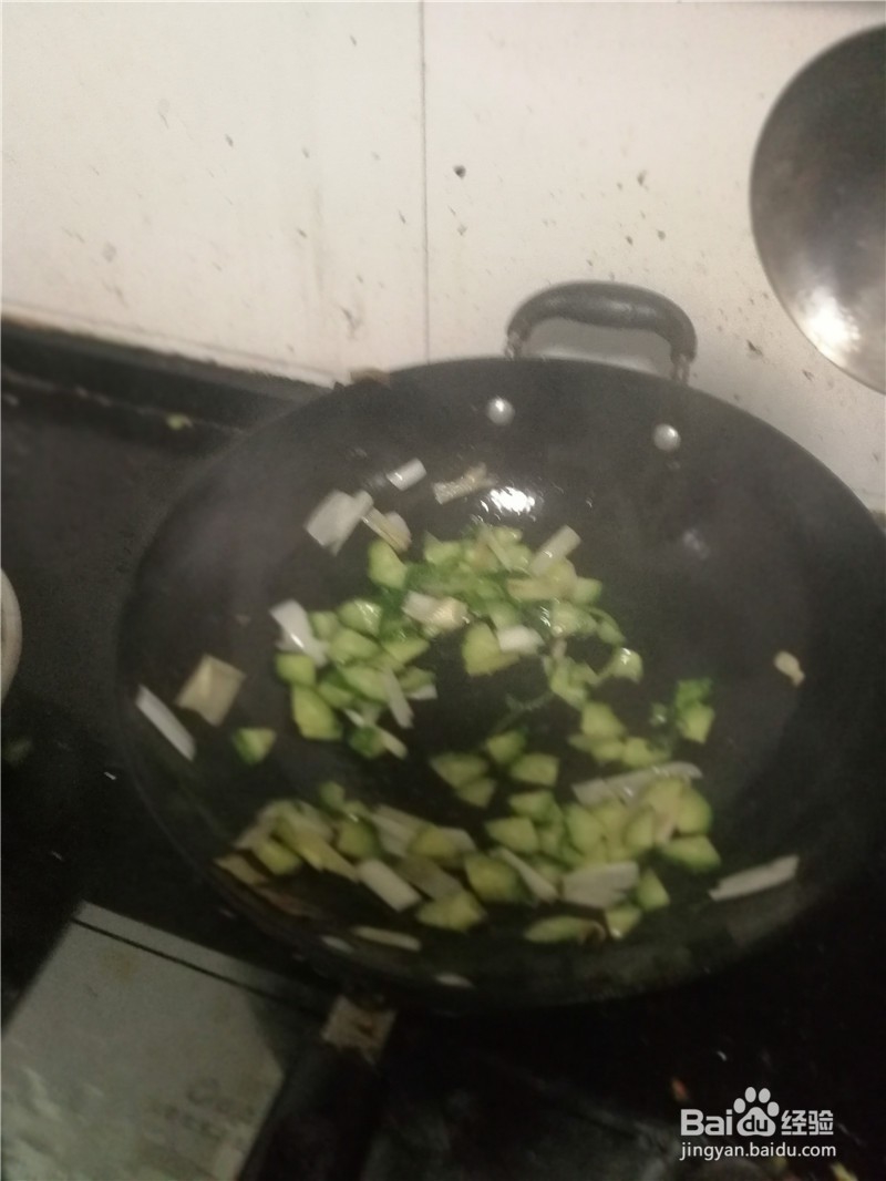 黄瓜丁炒哈喇肉