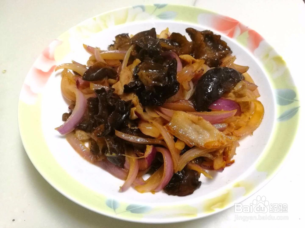 苗府洋葱木耳炒肉片的做法