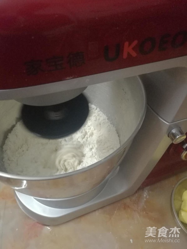 毛毛虫豆沙面包