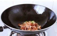 家庭自做蒜苔炒饼