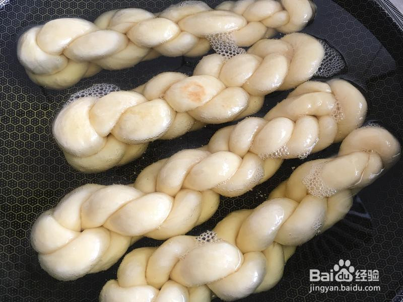 奶香蜂蜜大麻花的做法