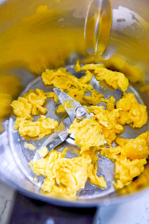 青花鱼牛油果三明治