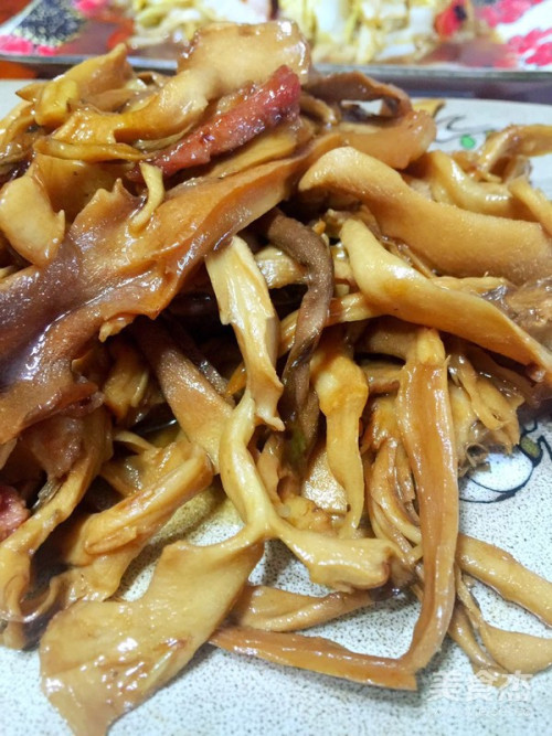 五花肉烧栗蘑