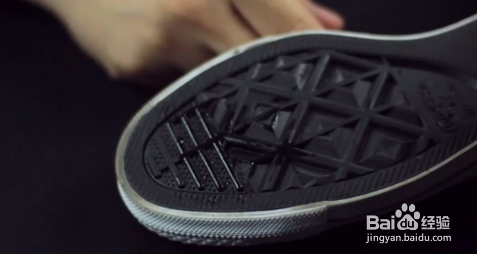 如何去除鞋底上的口香糖