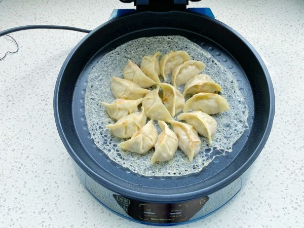 晶莹剔透冰花煎饺