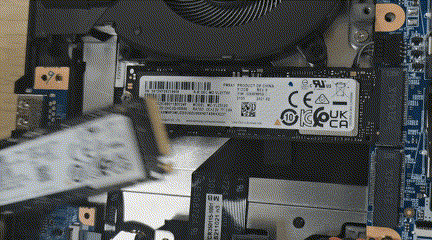 机械师游戏本星辰17 如何升级硬盘内存?