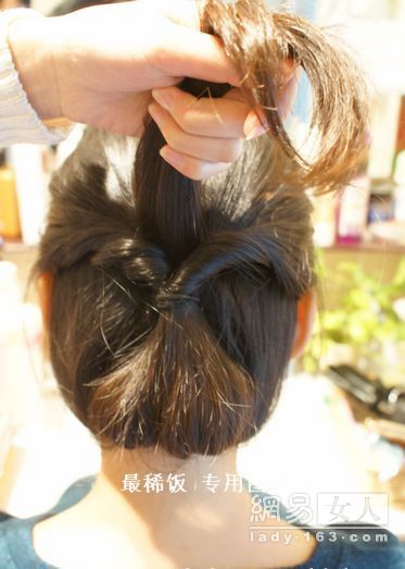 怎样扎淑女盘发？