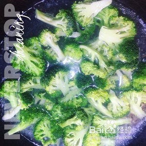 健康养生佳品蚝油牛肉丸盖西兰花的做法