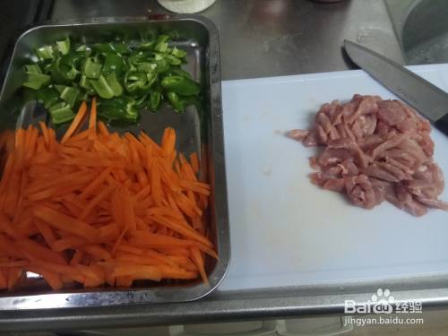 辣椒胡萝卜炒肉——易上手的家常菜！