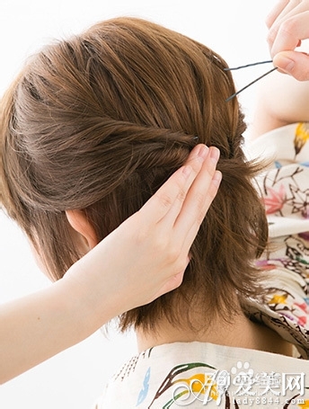 短发的的斜刘海怎么弄好看