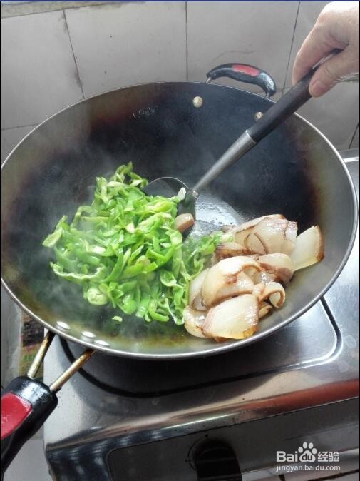 辣椒炒肥肉的做法